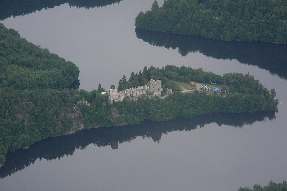 Dobrastausee, Pölla