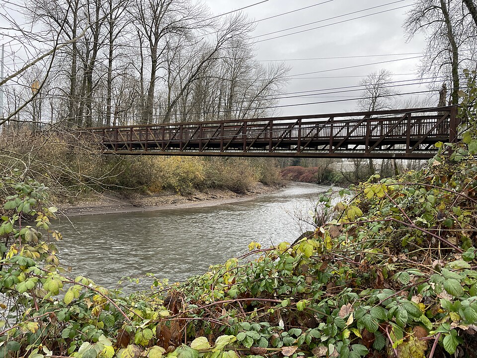 White River at 24TH St E at Dieringer, Washington