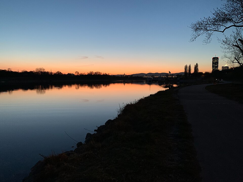 Neue Donau, stromauf Wasserskilift