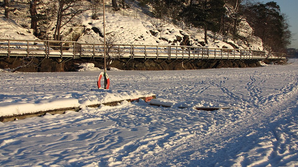 Magelungen, Ågesta Naturistbad